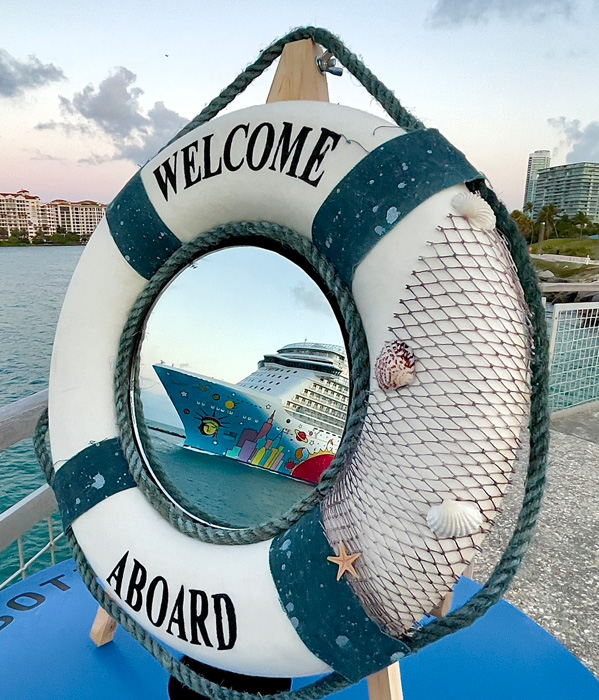 Bob Whitcomb – “Reflections of Cruising” - www.instagram.com/bobs_art_gallery/